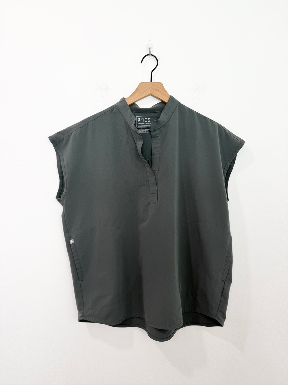 Figs Rafaela Oversized Scrub Top in Bonsai Green Size Medium